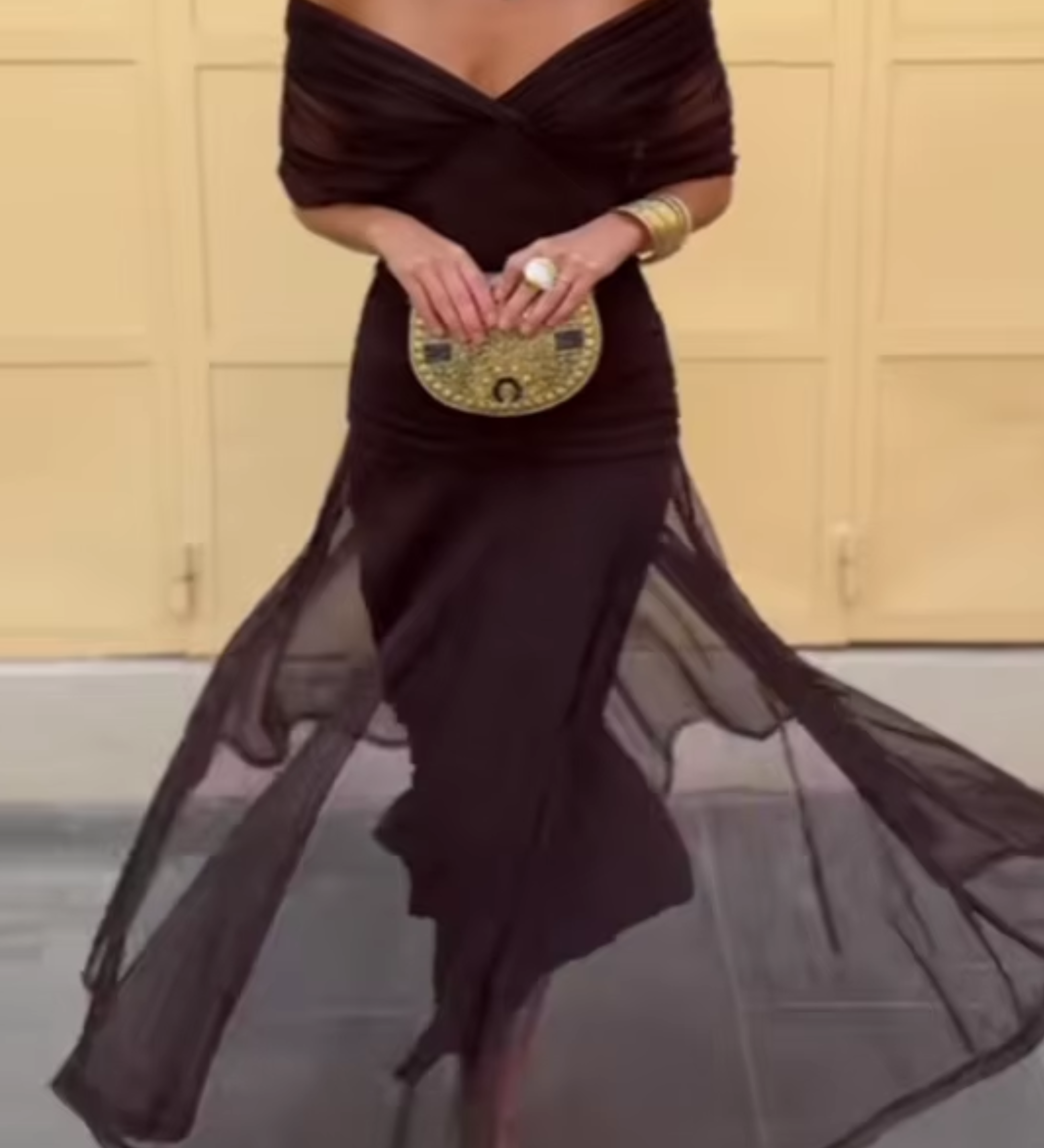 Louise | Elegant V-neck Maxi Holiday Dress