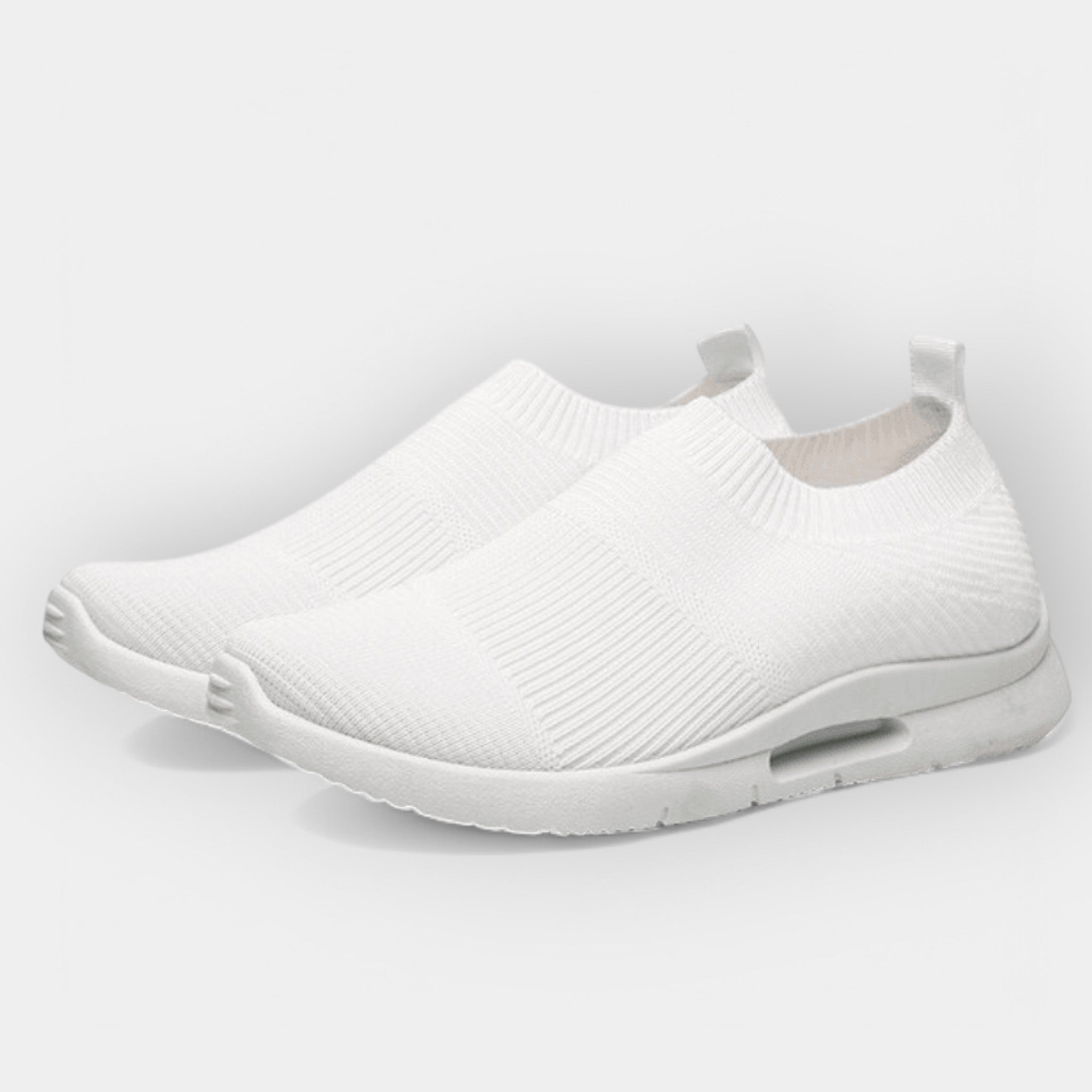 Shock-absorbing sports shoes