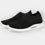 Shock-absorbing sports shoes