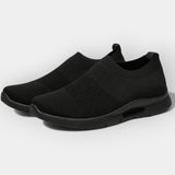 Shock-absorbing sports shoes
