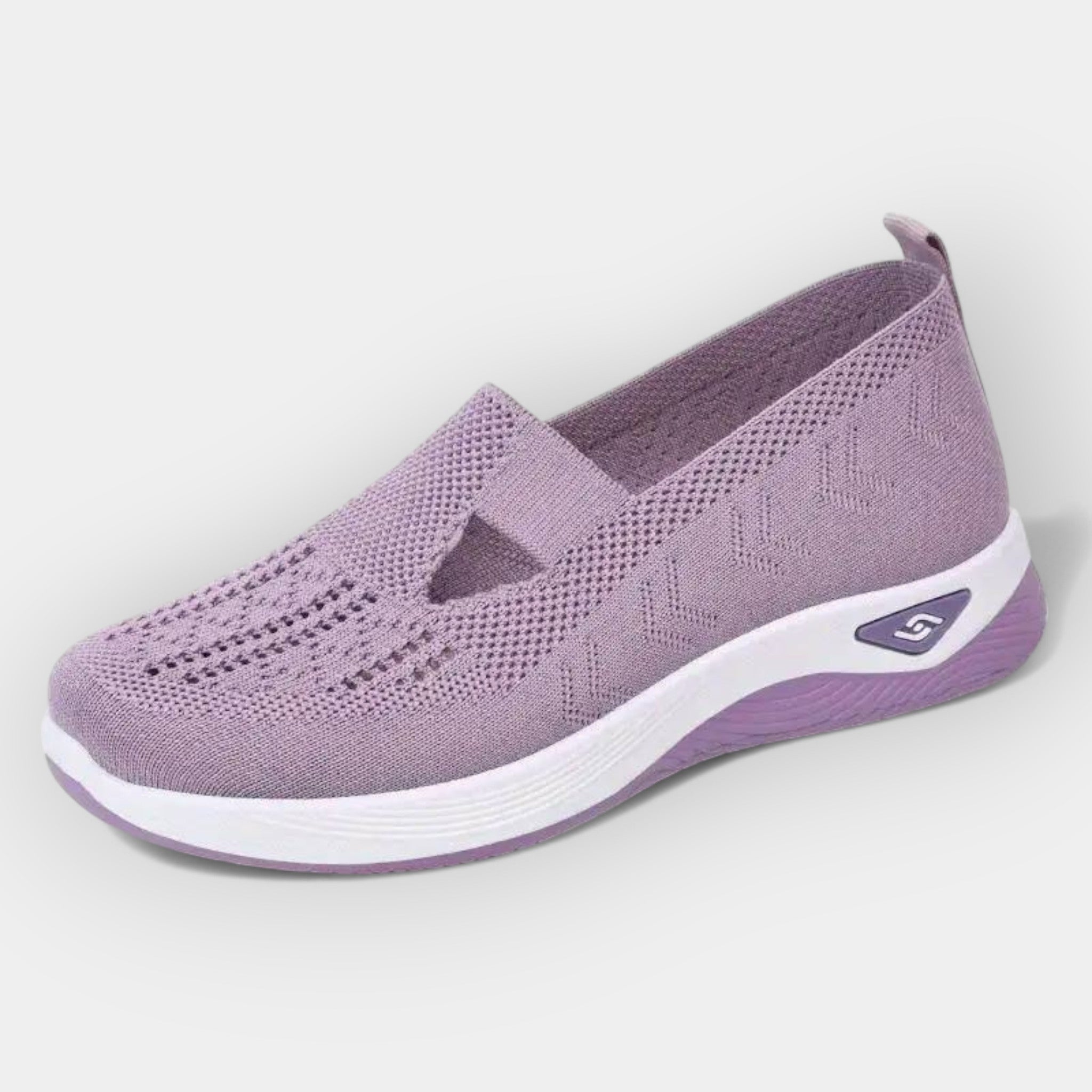 Anatomical shoes with breathable design