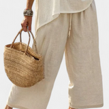 Completely minimalist Daisy in natural shades, with a ruffle blouse and wide-leg trousers for a simple and elegant style.